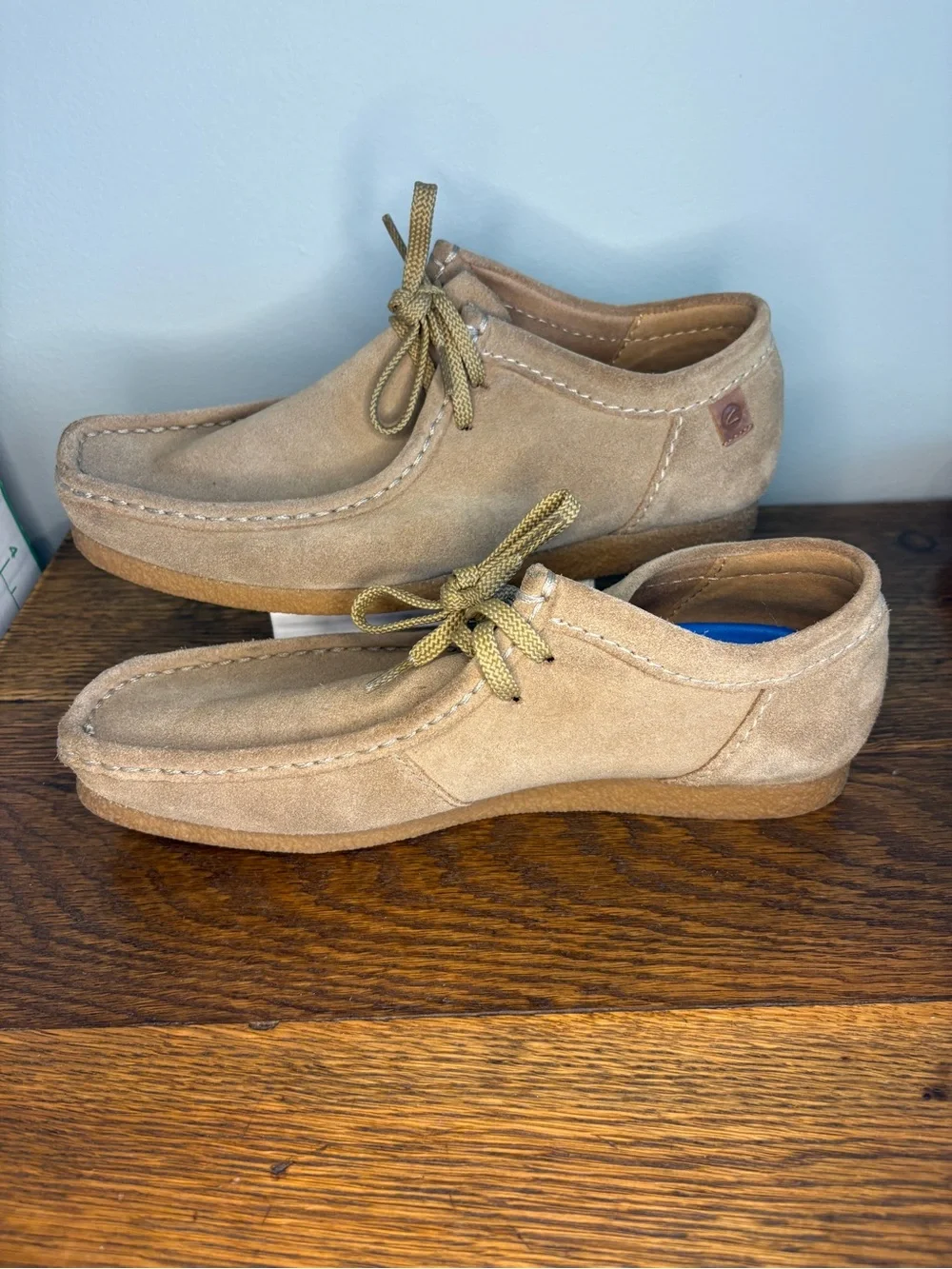 Clarks Men’s Wallabies Suede shoes in Beige-Tan